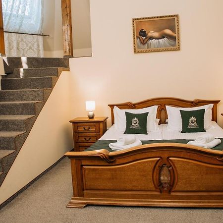 Zolota Pava Hotel Beregszász Kültér fotó
