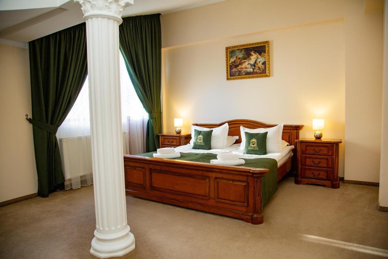 Zolota Pava Hotel Beregszász Kültér fotó