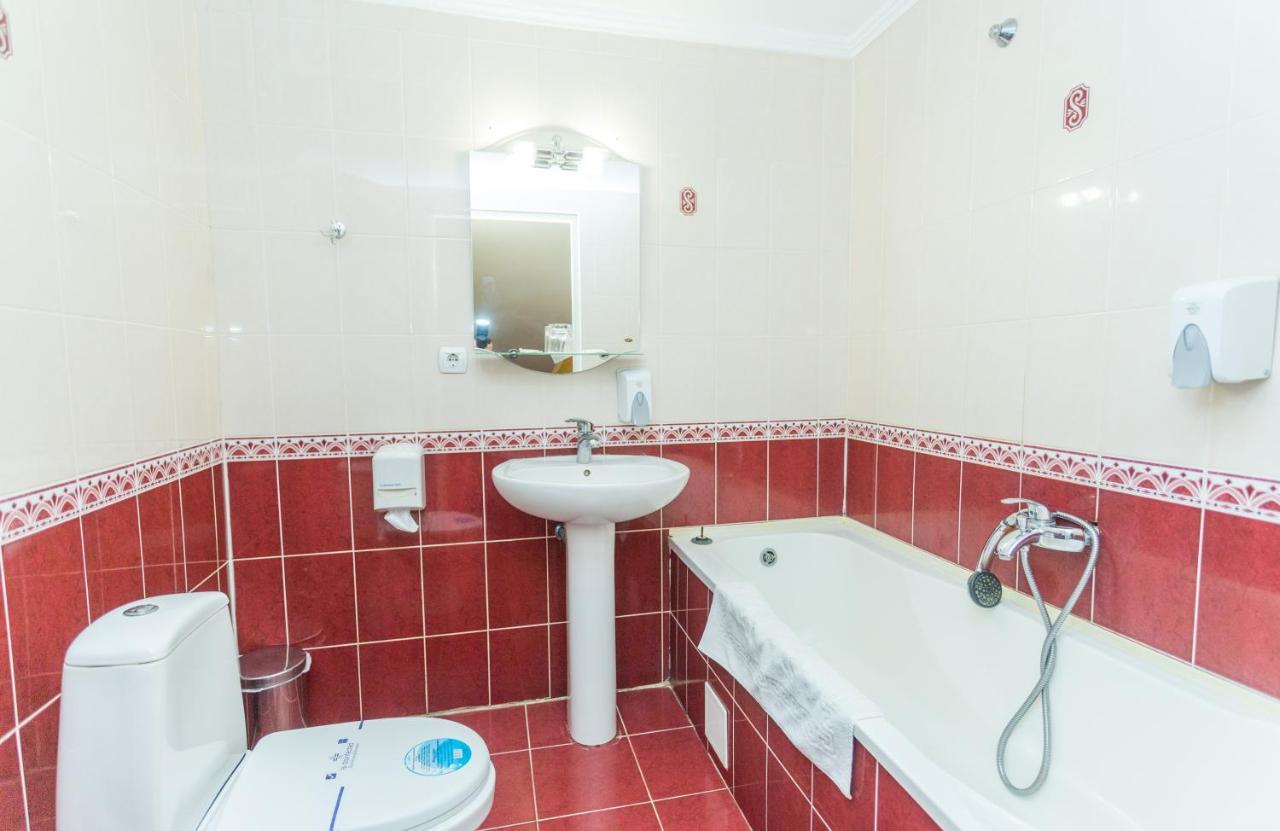 Zolota Pava Hotel Beregszász Kültér fotó